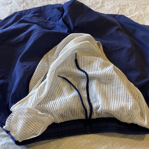 Swim trunks dolphin - Picture 5 of 5